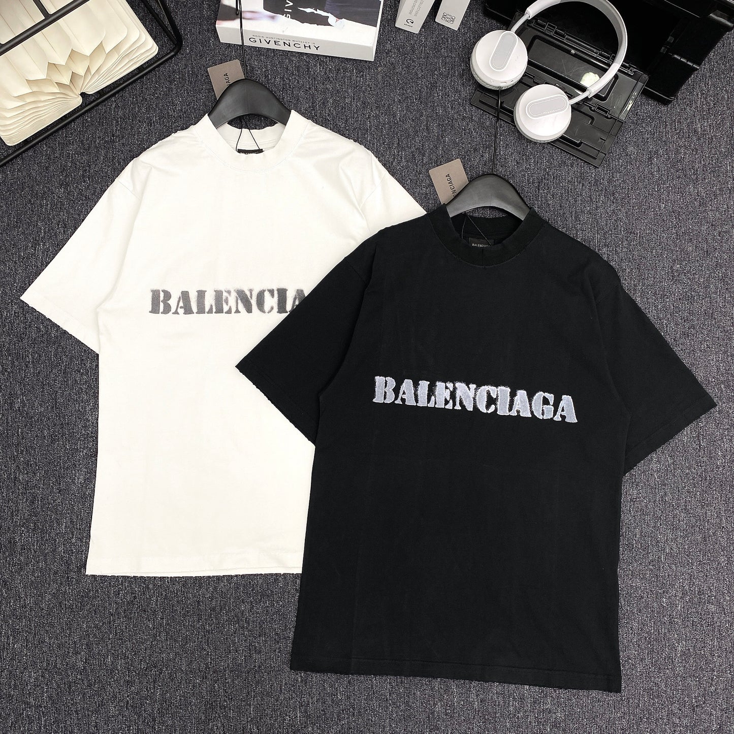 Stencil Type T-shirt Medium Fit