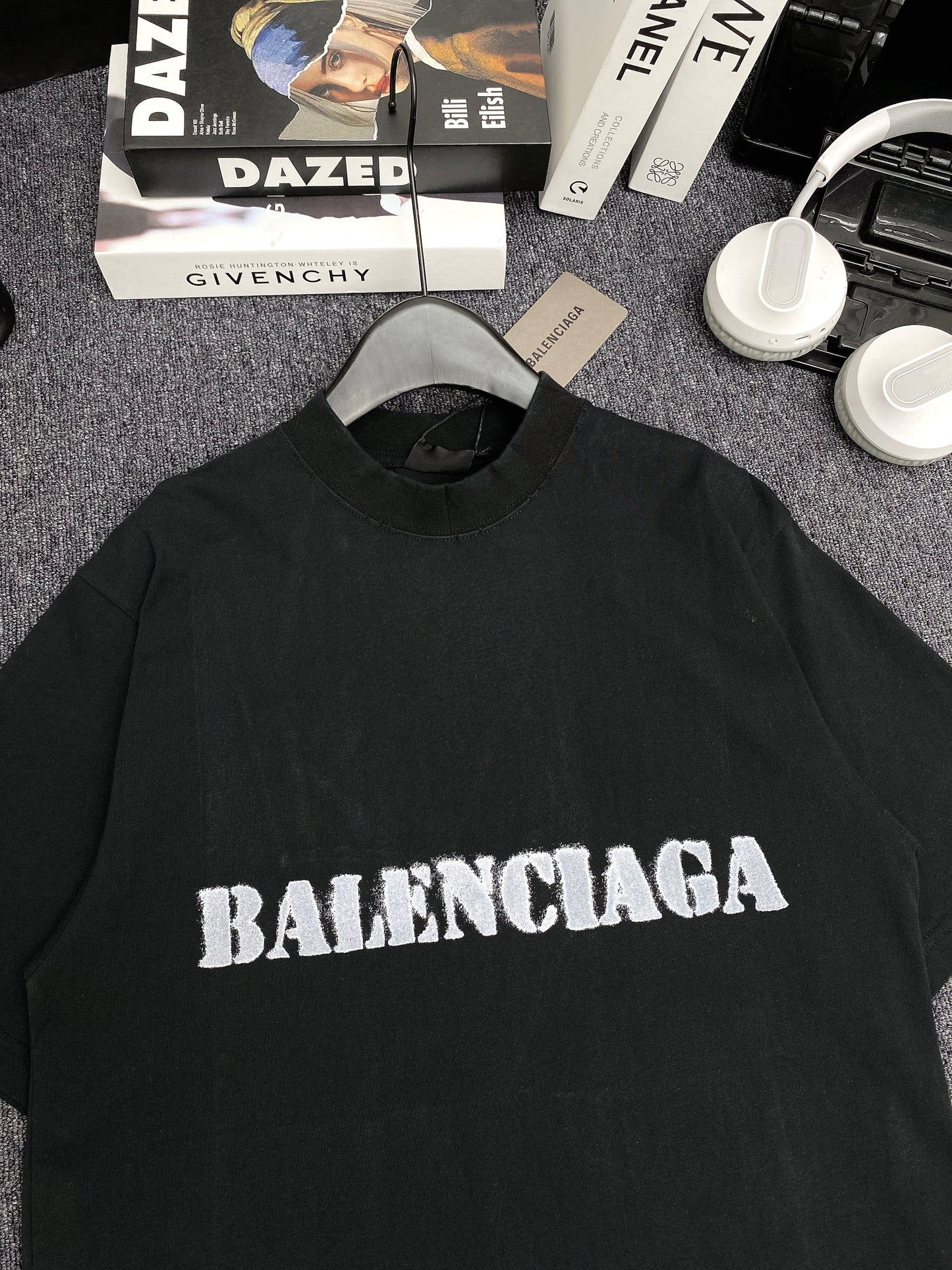 Stencil Type T-shirt Medium Fit