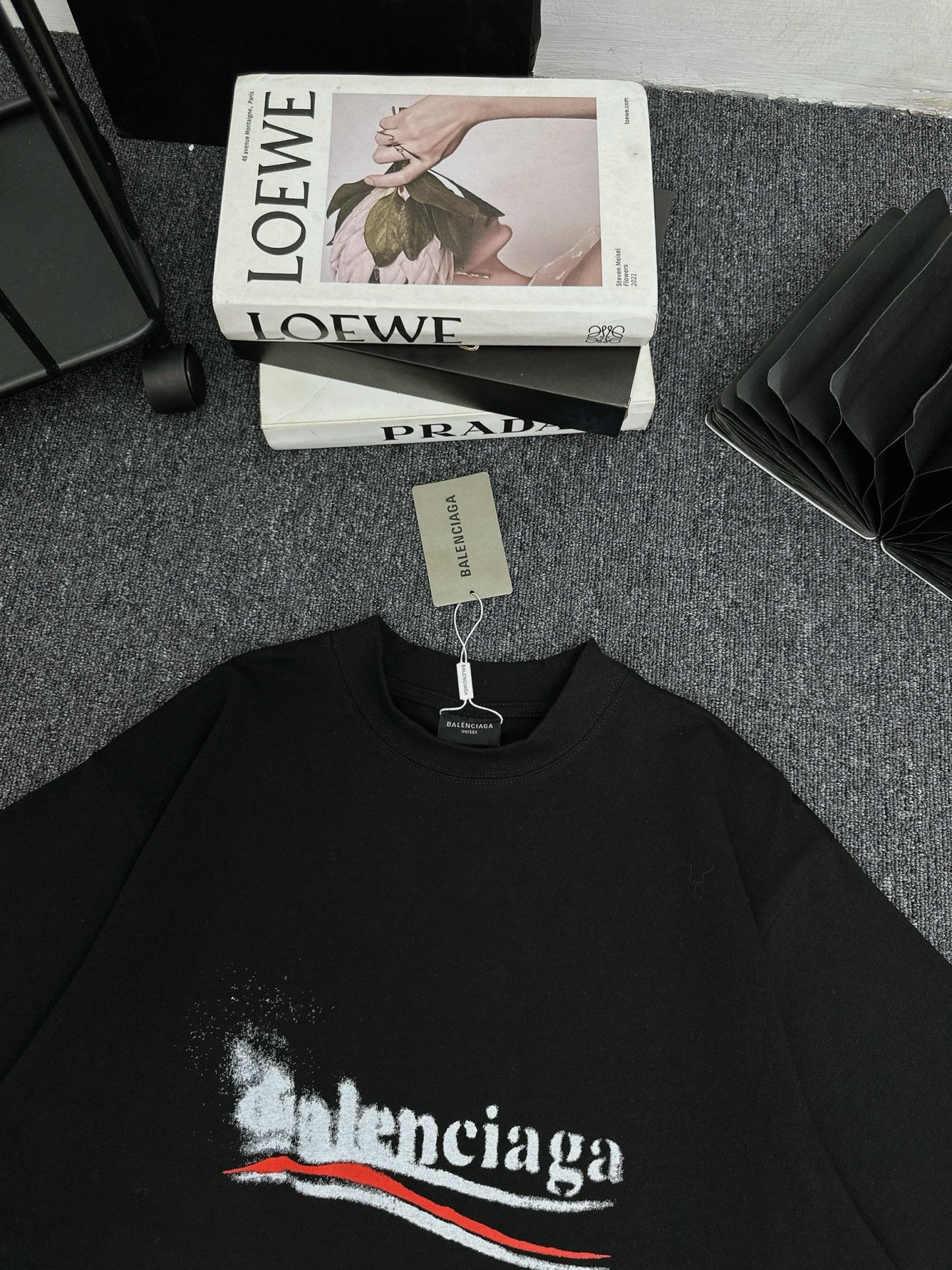 POLITICAL STENCIL T-SHIRT MEDIUM FIT