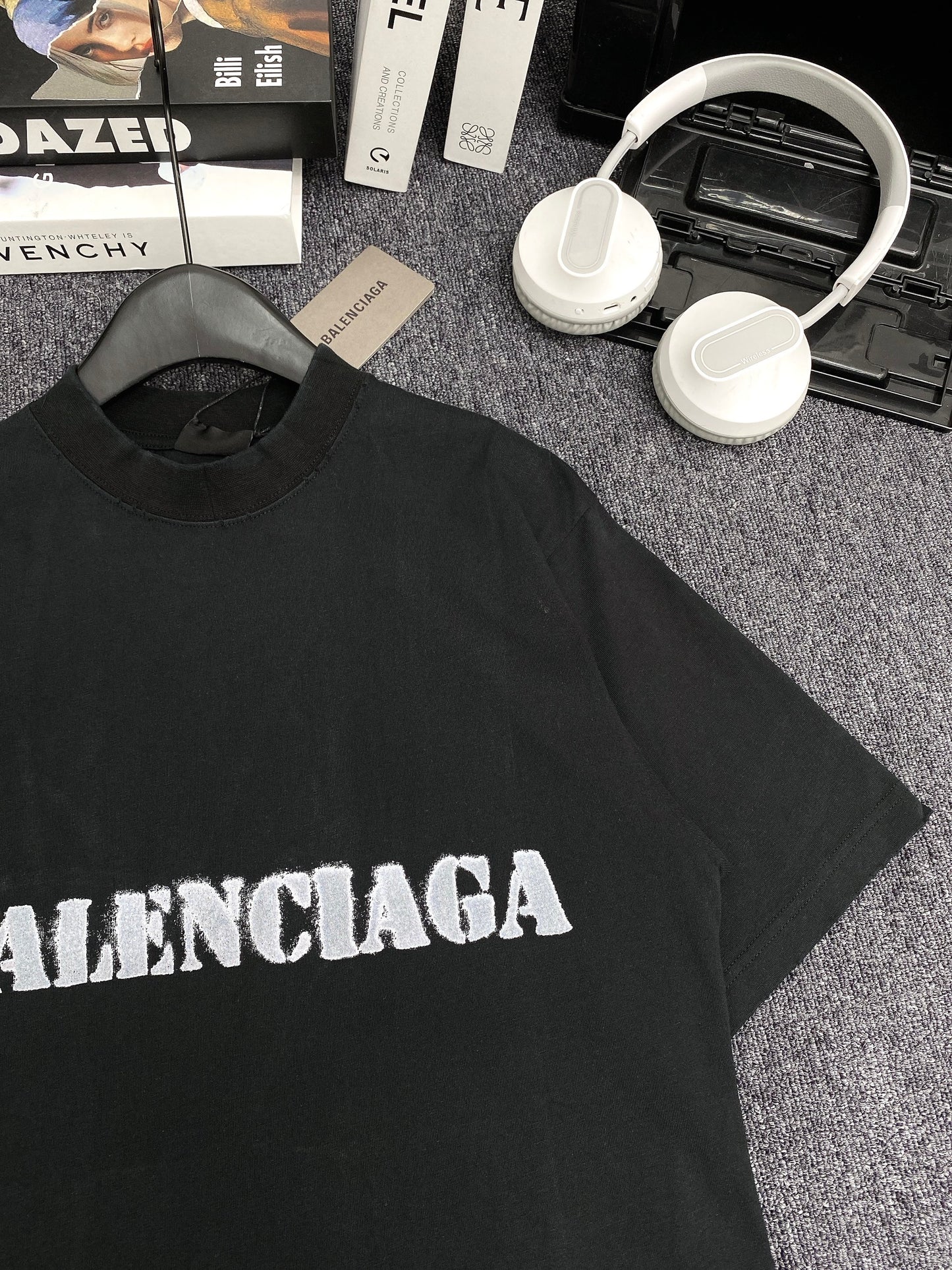 Stencil Type T-shirt Medium Fit