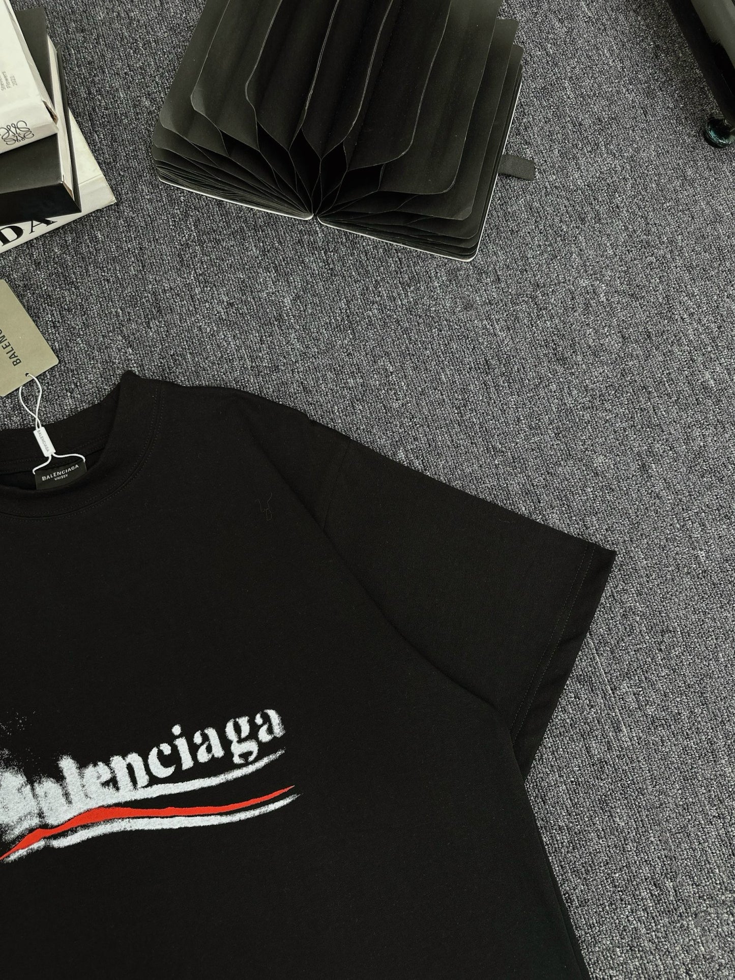 POLITICAL STENCIL T-SHIRT MEDIUM FIT