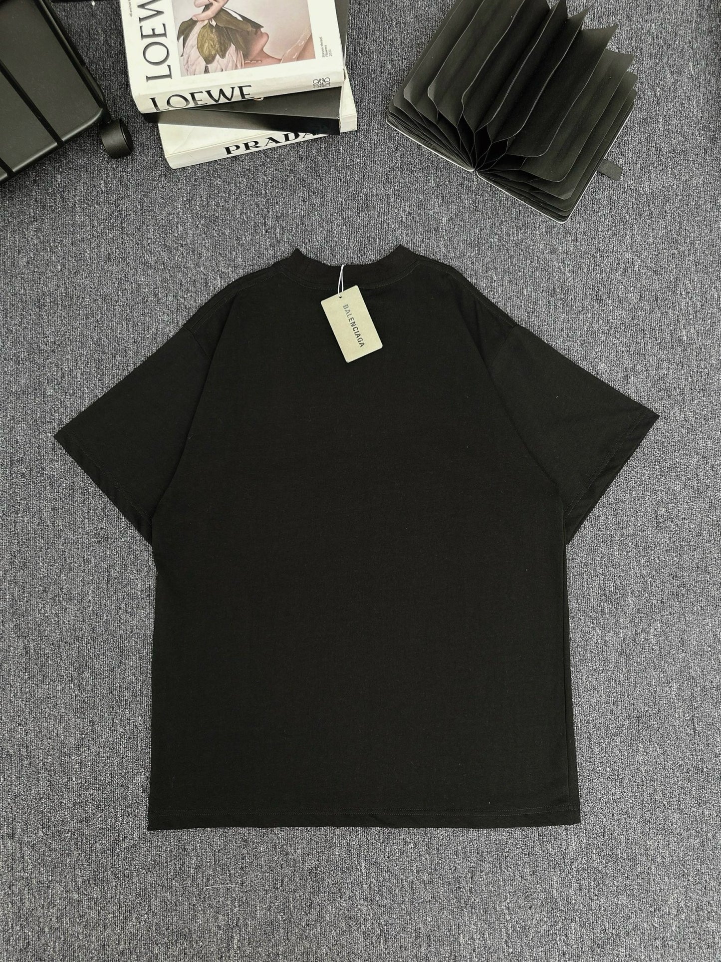 POLITICAL STENCIL T-SHIRT MEDIUM FIT