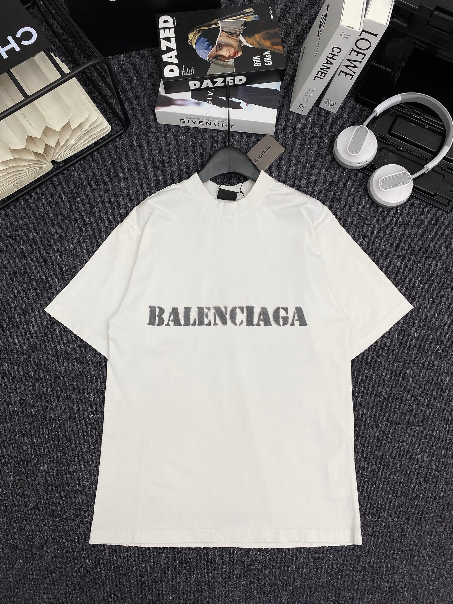 Stencil Type T-shirt Medium Fit