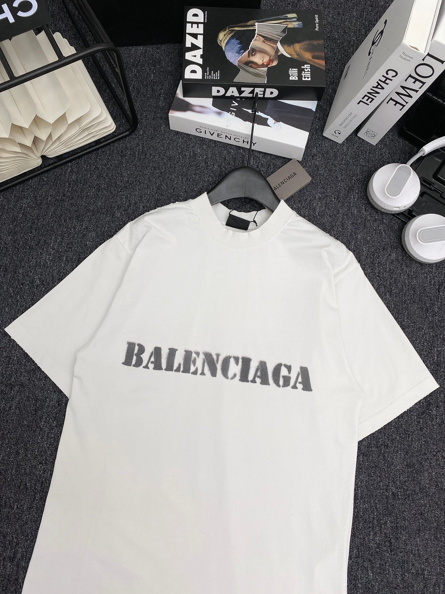 Stencil Type T-shirt Medium Fit