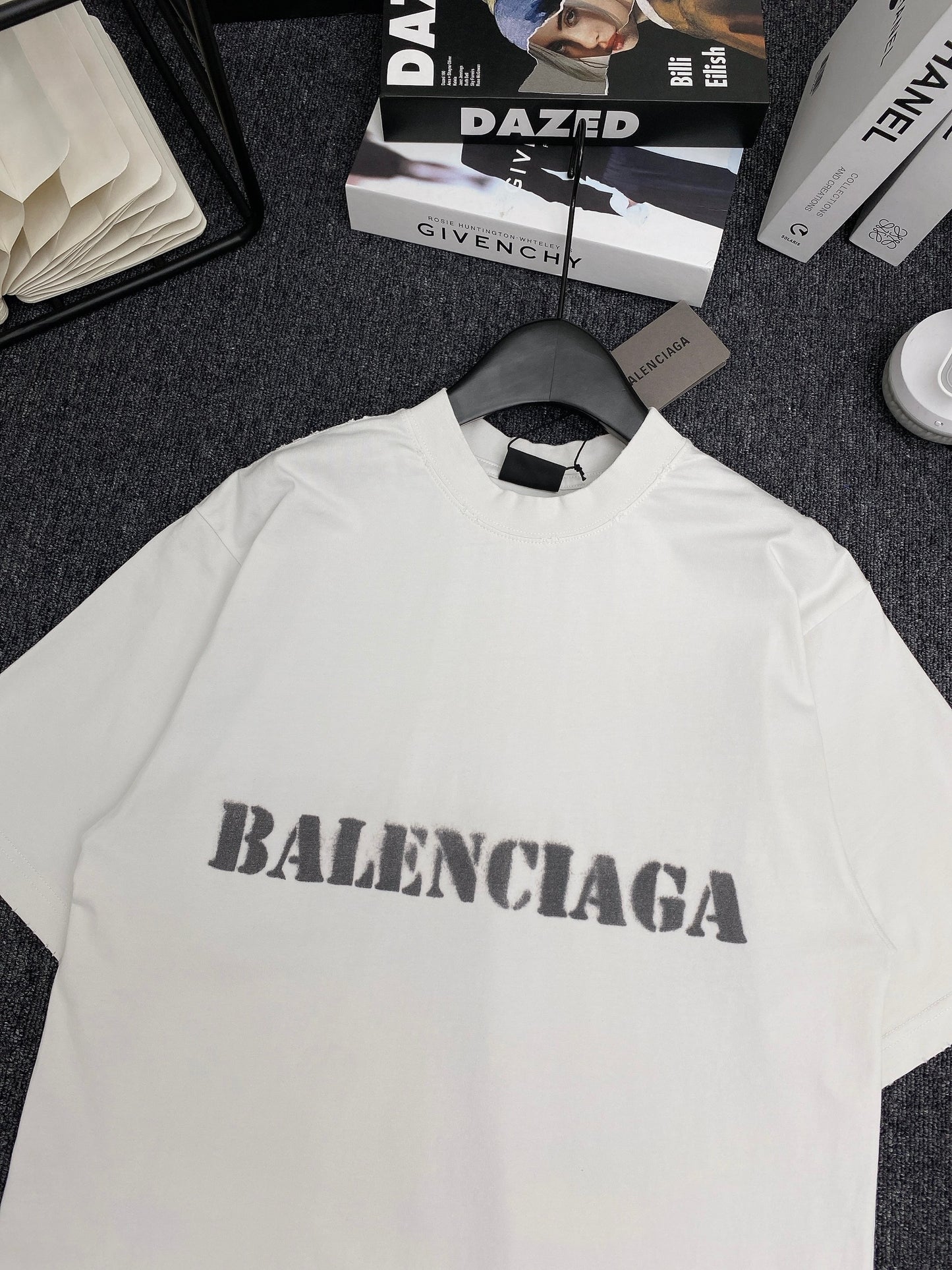 Stencil Type T-shirt Medium Fit