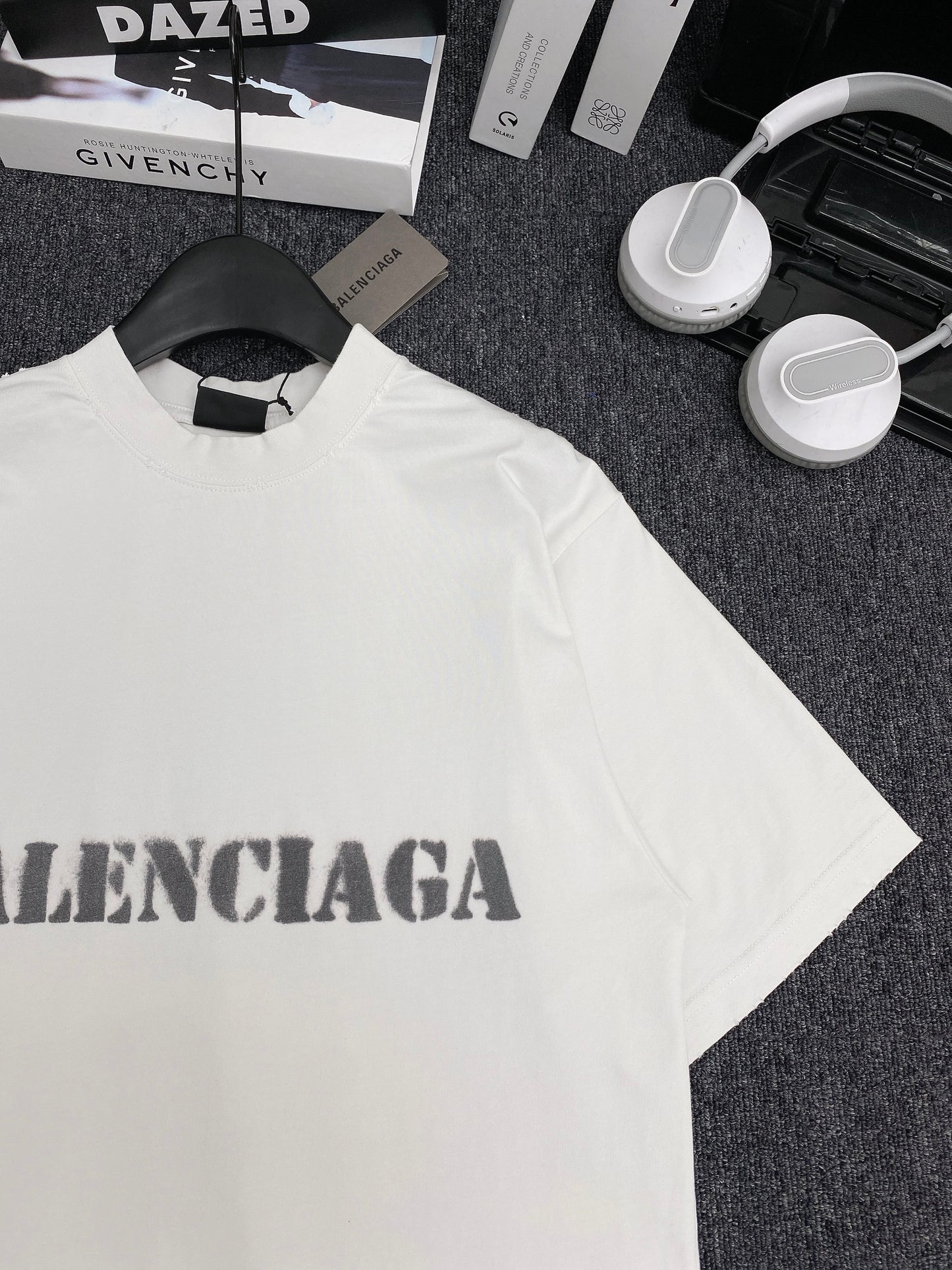 Stencil Type T-shirt Medium Fit